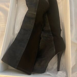 Beautiful suade gray and black boots